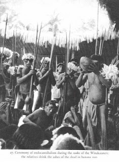 10 budaya yang tidak lazim dalam ritual kematian.