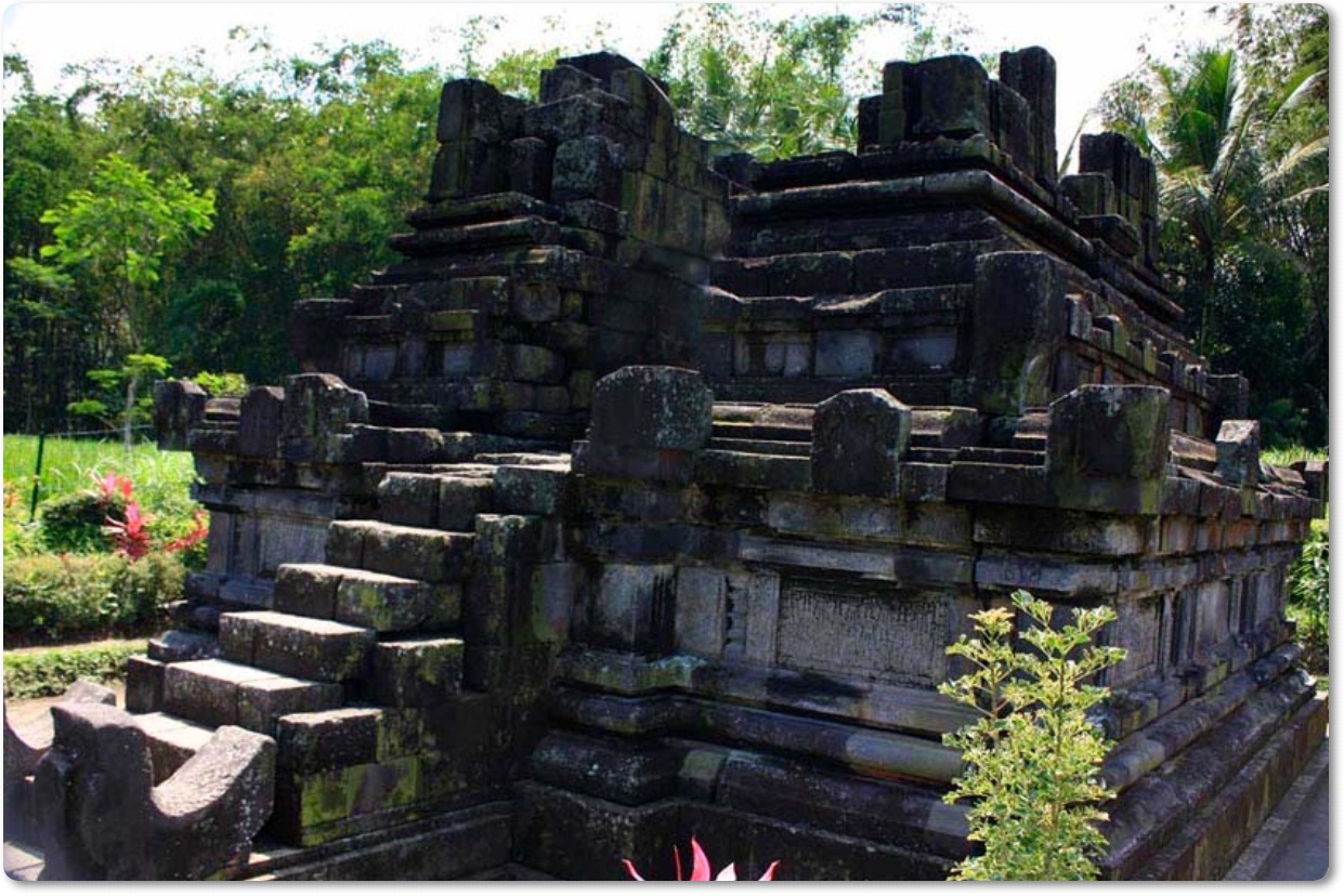Candi Asu - Magelang