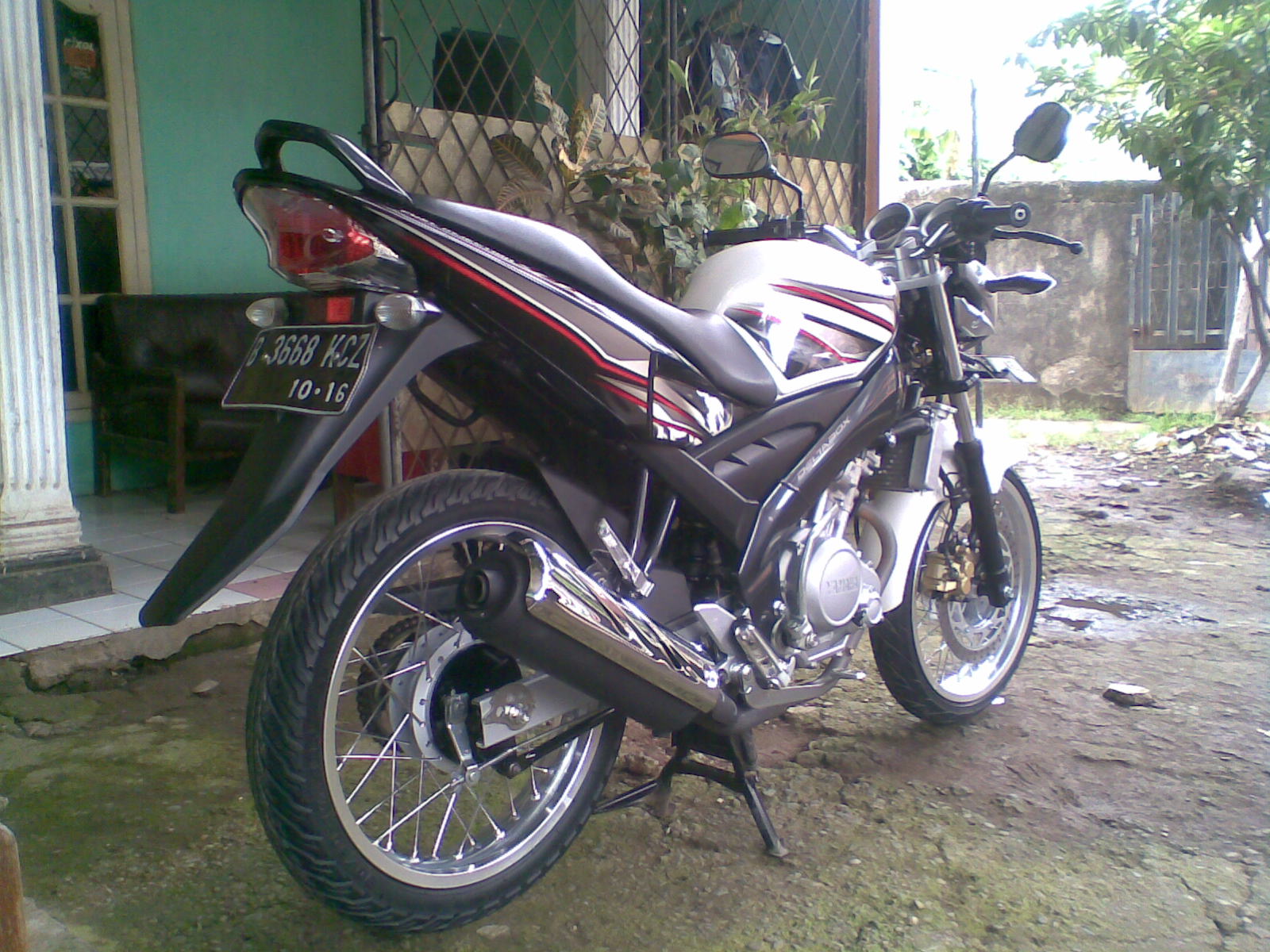 Modifikasi Yamaha Vixion Putih 2011