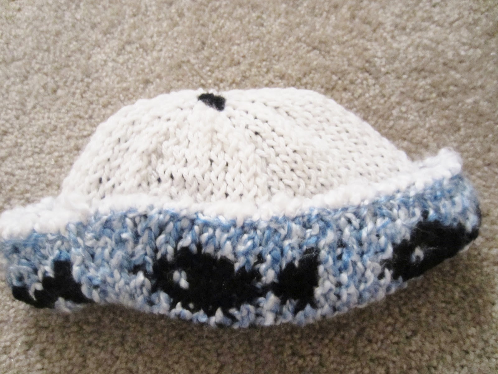 Violets Silver Lining: Free Knitting Pattern: Double-Sided Fish Hat Pattern