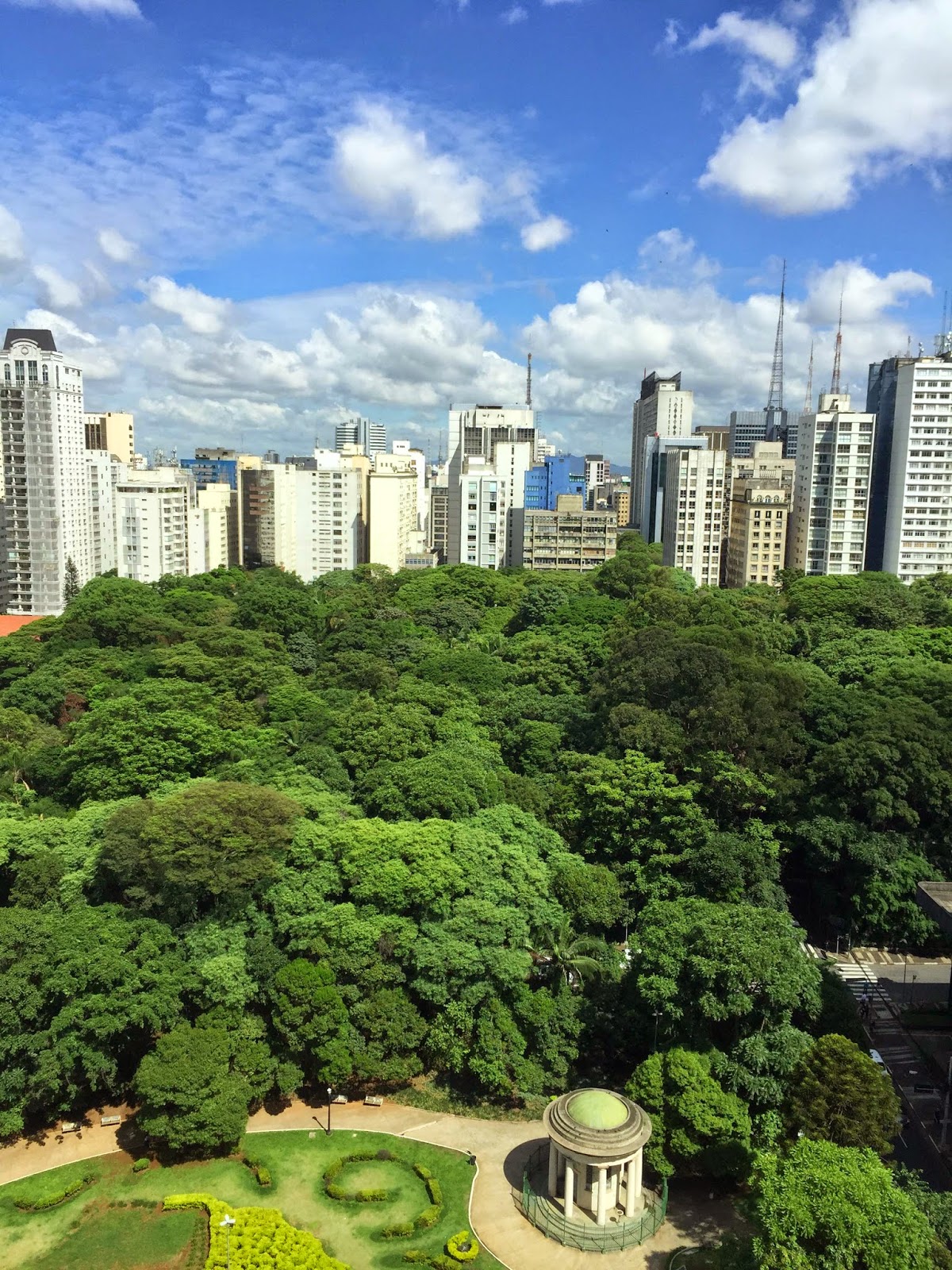 Frasi Di Canzoni Sugli Occhi Blu