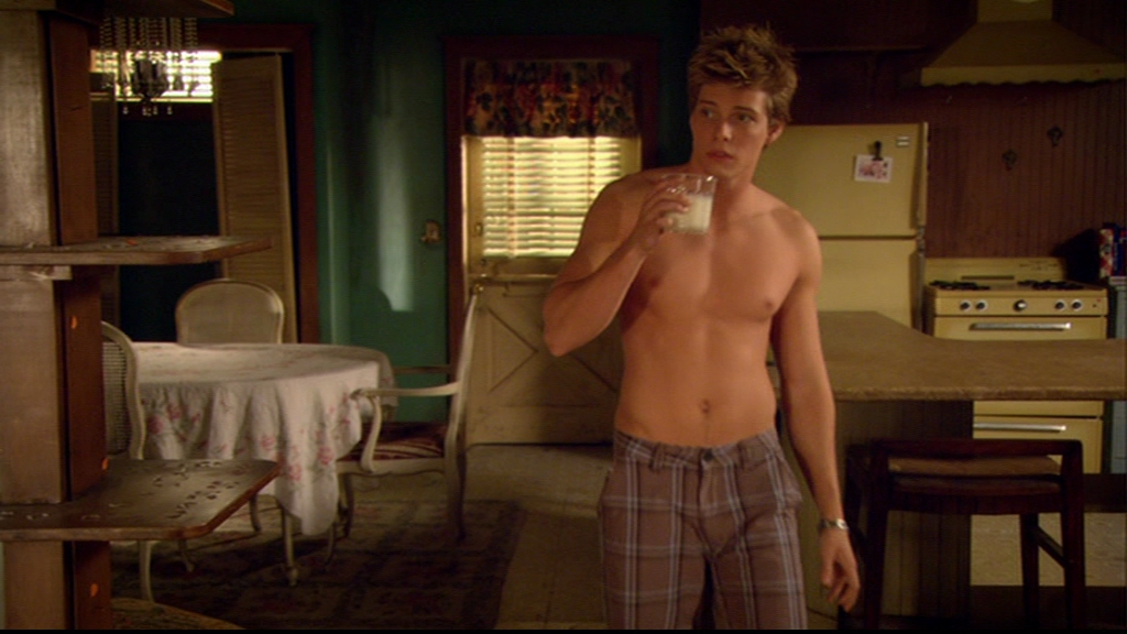 Hunter Parrish - Shirtless & Naked in "Weeds" .