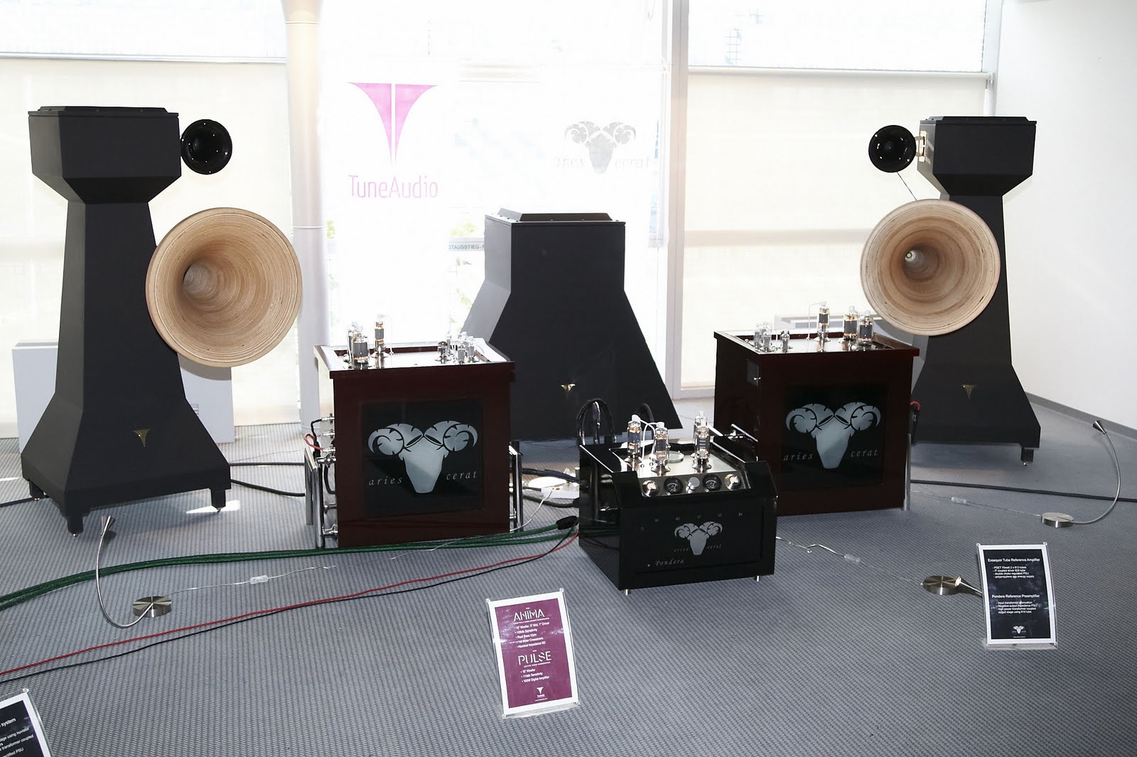 Los racks o muebles hifi ¿realmente suenan? - Página 2 11-05-20_Highend_331