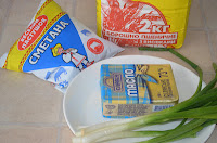 Продукты для печенья с отрубями и зеленым луком Продукты для печенья с отрубями и зеленым луком