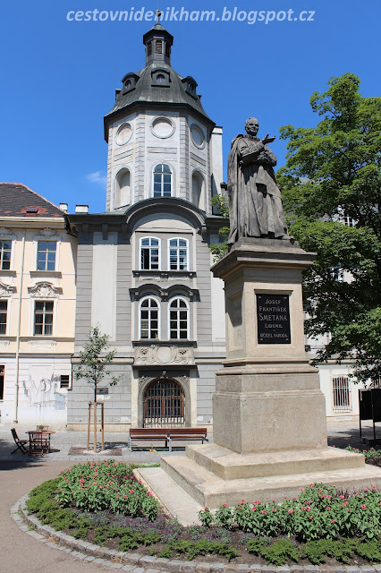Studijní a vědecká knihovna v Plzni // The Education and Research Library of Pilsen Studijní a vědecká knihovna v Plzni // The Education and Research Library of Pilsen