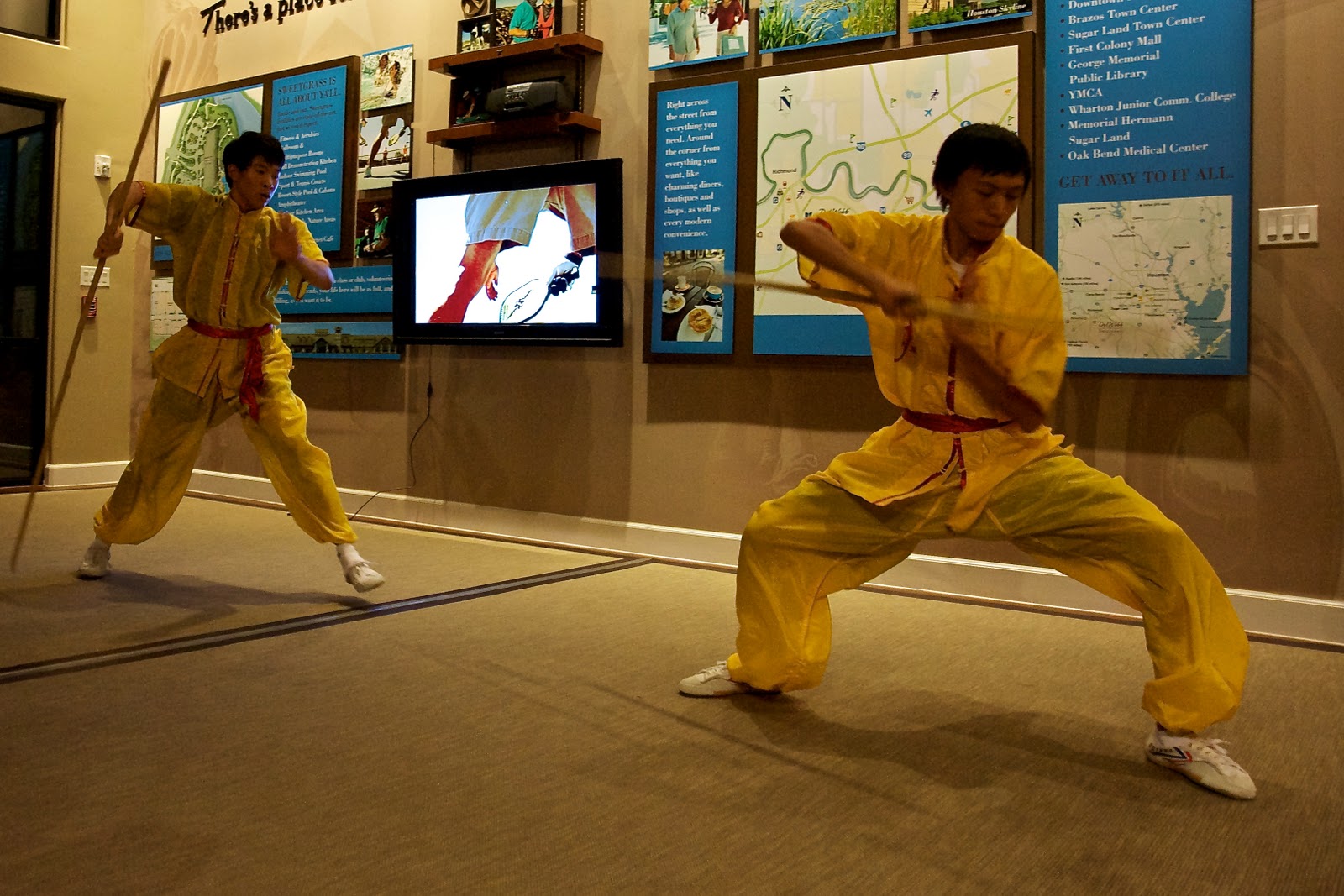 american shaolin 1 American shaolin drew carson ist ein typischer amerikanischer teenager, bis sein größter rivale trevor ihm bei einem kampf besiegt und vor seinen freunden de. american shaolin 1 American shaolin drew carson ist ein typischer amerikanischer teenager, bis sein größter rivale trevor ihm bei einem kampf besiegt und vor seinen freunden de.