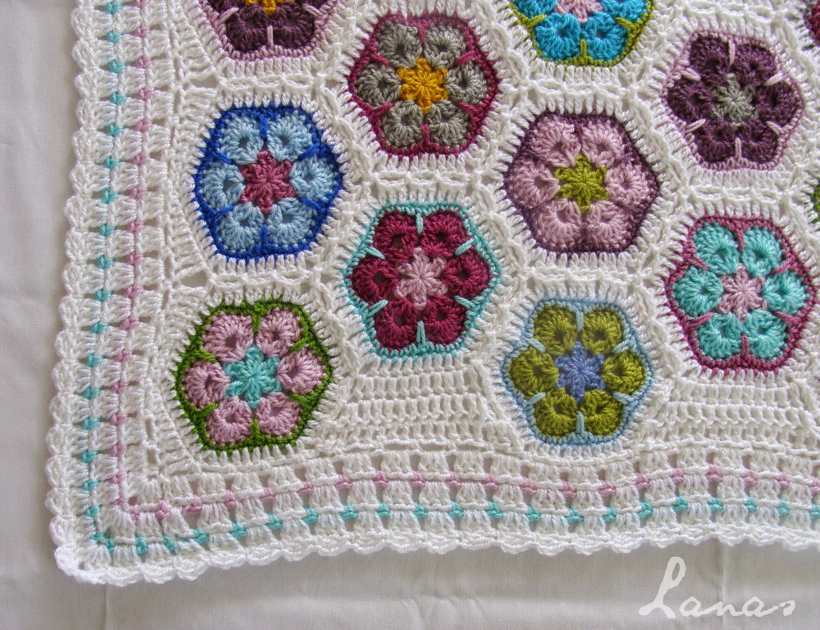 Lanas de Ana Blanket African Flowers