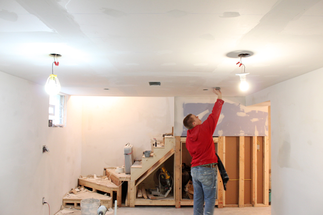 How To Texture Or Retexture Ceilings Danks And Honey