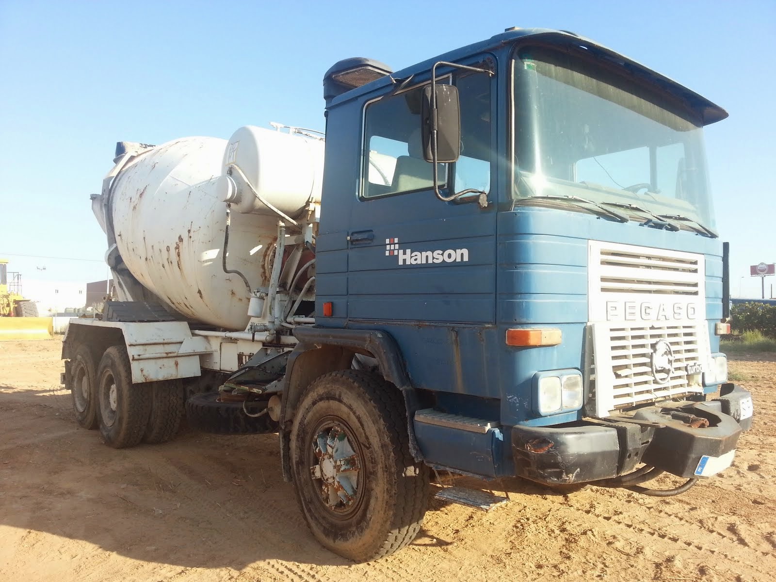 CAMION HORMIGONERA PEGASO 2323