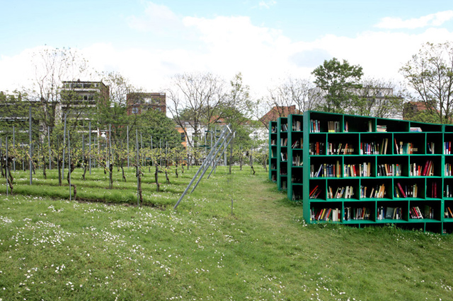 Italiano cria biblioteca ao ar livre