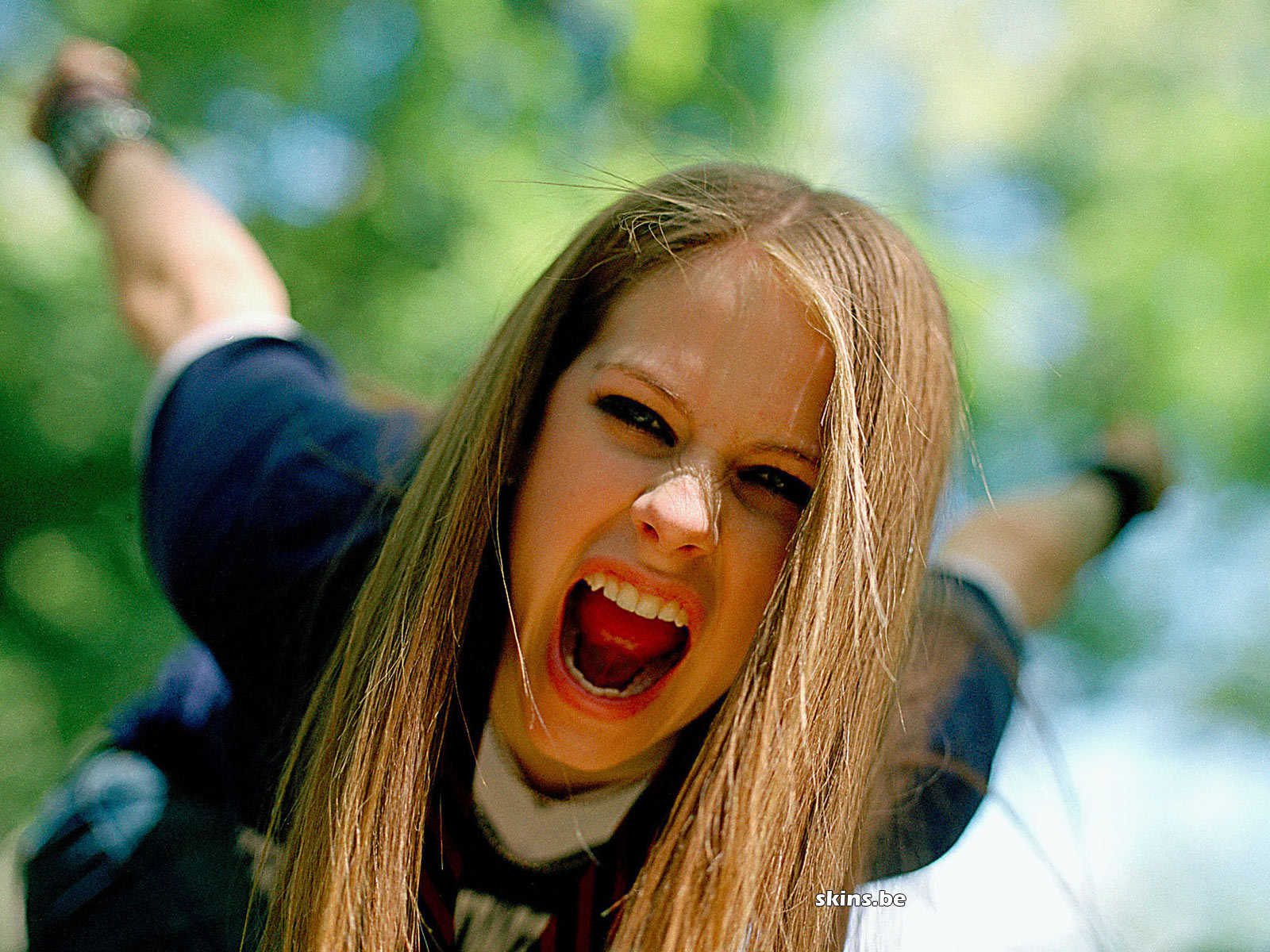 http://4.bp.blogspot.com/-sjvSxuq-a_U/T-_a__ZrTXI/AAAAAAAAAcI/tv3ByuXEudw/s1600/Avril+Lavigne+Photo+(10).jpg