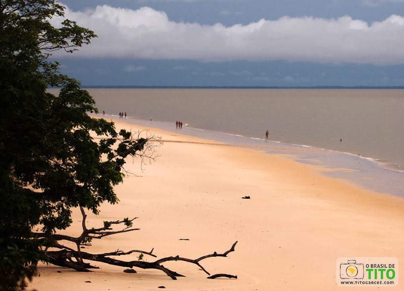 Vista a partir do barranco da praia do Vai-Quem-Quer, na ilha de Cotijuba, no Pará - Por Tito Garcez Vista a partir do barranco da praia do Vai-Quem-Quer, na ilha de Cotijuba, no Pará
