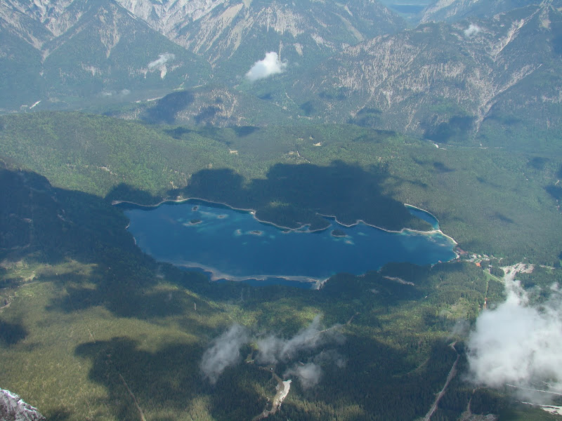 Below the deep green Eisee with small islands’ shallow waters shows title=
