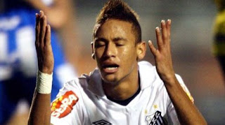 Neymar deberá pagarle 8.700 dólares a un árbitro