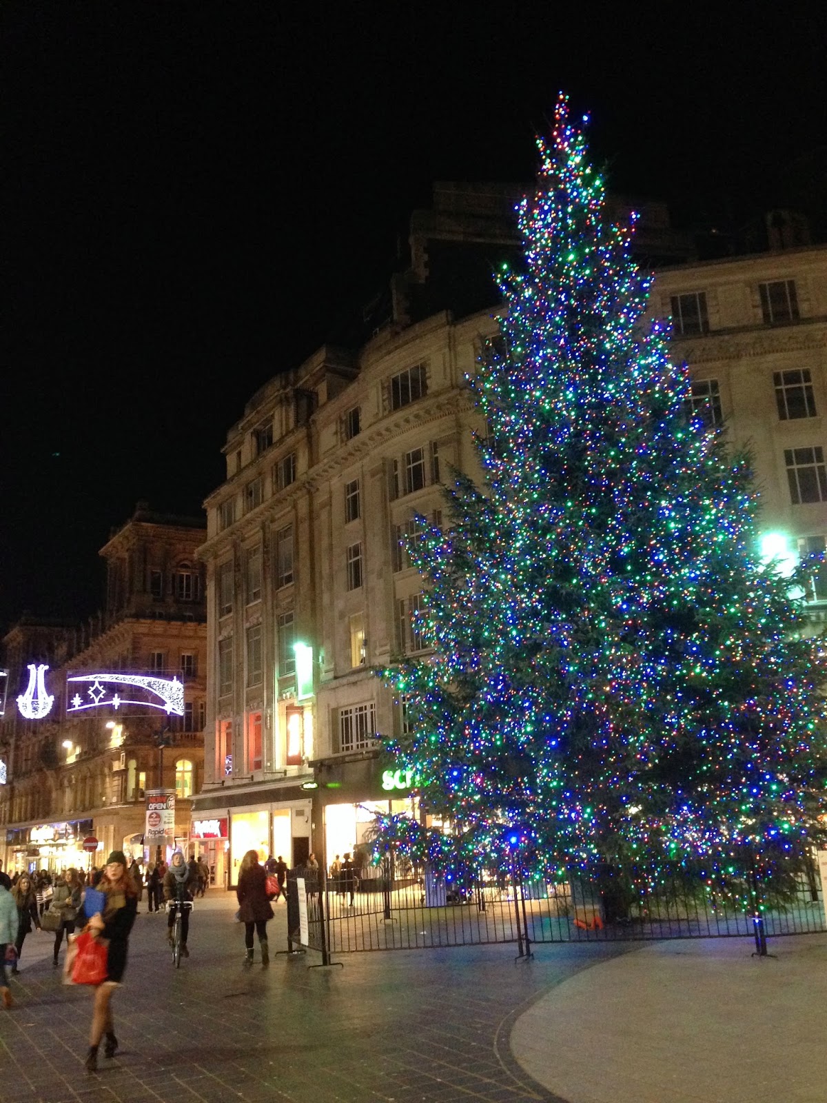 CLIMA DE NATAL EM LIVERPOOL Por aí, na Inglaterra