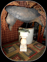 PRIMITIVE ULYSSES RAVEN ON PEDESTAL