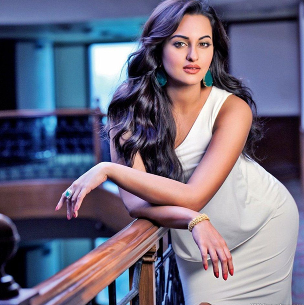 Information Entertainment Funny Comedy Humor Jokes | Hollywood Bollywood  Actress Celebrities: Indian Traditional Beautiful Actress Sonakshi Sinha  latest Image