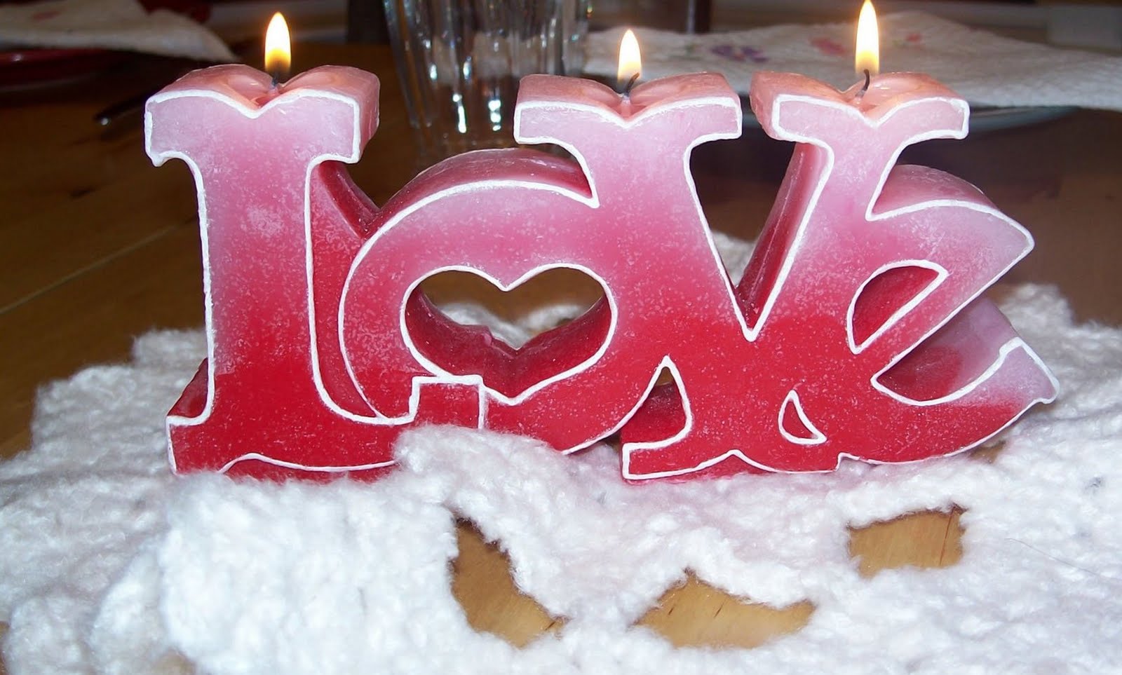 http://4.bp.blogspot.com/-snyfJ2mEHGE/TgnWAuMS5yI/AAAAAAAAEwk/LzwEYvQ2RCc/s1600/Candle%2BLove%2BOn%2BValentines%2BDay.jpg