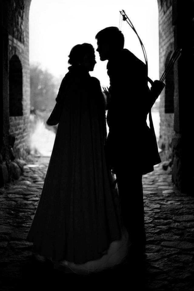 http://alasombradelromancecriticas.blogspot.com.es/2014/12/la-dama-del-paso-marisa-sicilia.html