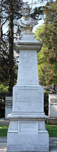 Busto de Guillermo Prieto
