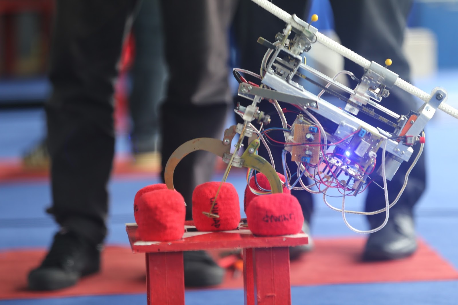 MIRoC 2013 ROPE CLIMBING ROBOT