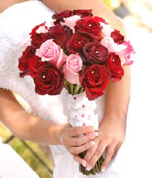 ஒரு கோடி ஹிட்களைப் பெற்றுள்ளது ஈகரை உறுப்பினர்களின் புகைப்படக் காட்சியகம் Wedding-flower-bouquet-roses+4