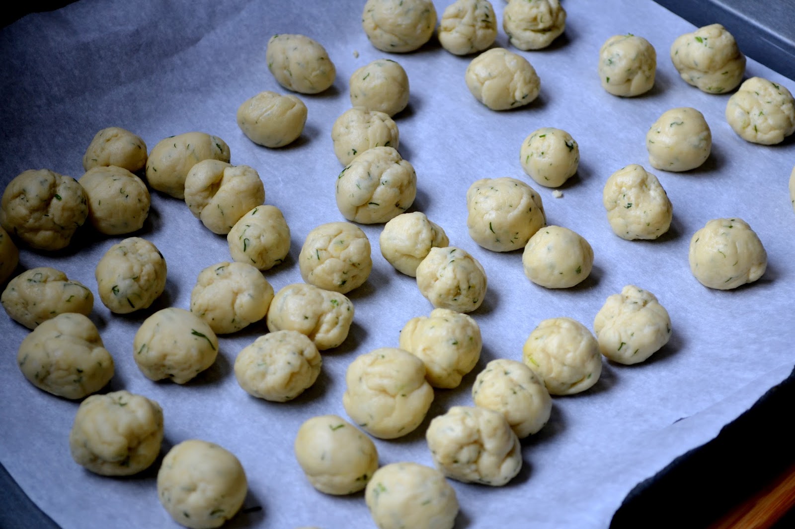 Hardly Housewives Savory Dill Monkey Bread