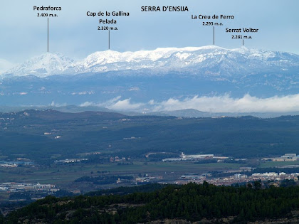 La serralada pre-pirinenque des de dalt el Puigsoler La serralada pre-pirinenque des de dalt el Puigsoler