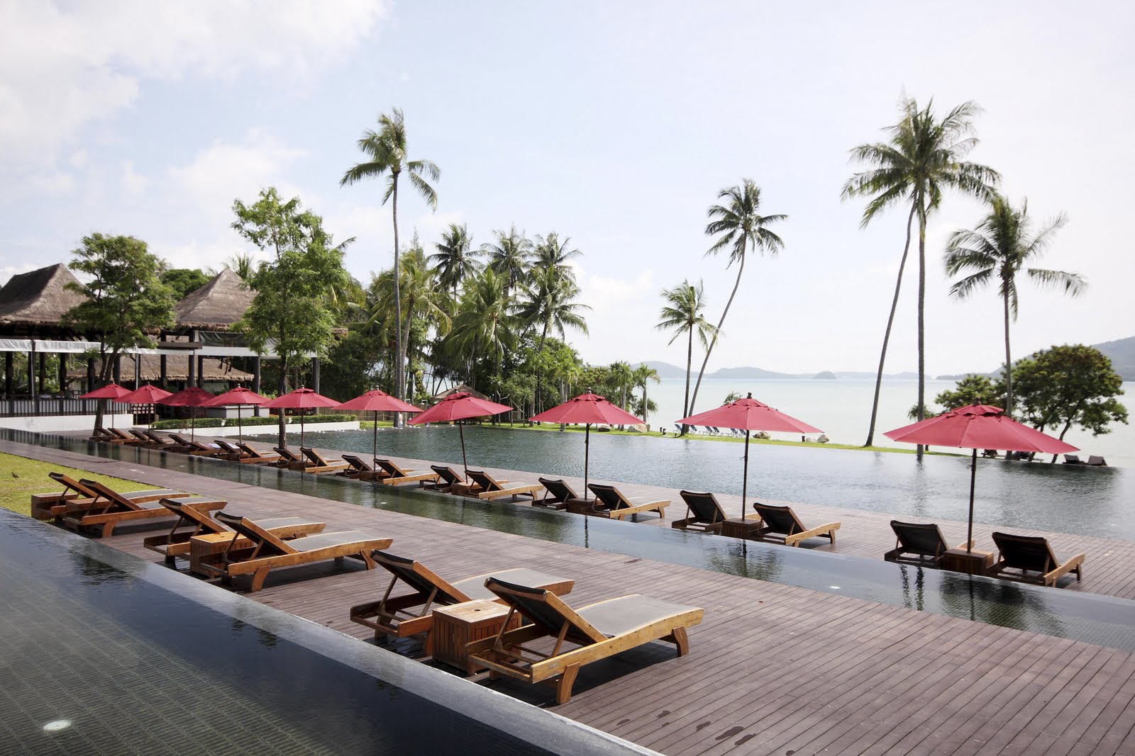 http://4.bp.blogspot.com/-sr2O4HE_aS4/Tidnoos_uLI/AAAAAAAAQNM/g-7VkIaMfu8/s1600/006_The+Pool+The+Vijitt+Resort+Phuket.jpg
