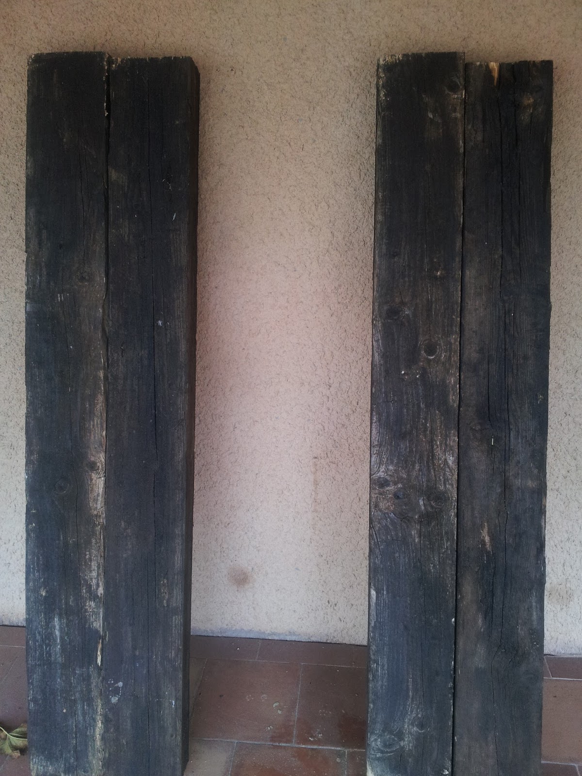 Lamparas El Patio Cortijo Andaluz Decoración Se Emplearon Materiales De Derribo En Este Caso Utilizamos Unos Viejos Maderos Abandonados Con Los Que Nos Ocurrió Crear Unas Lamparas