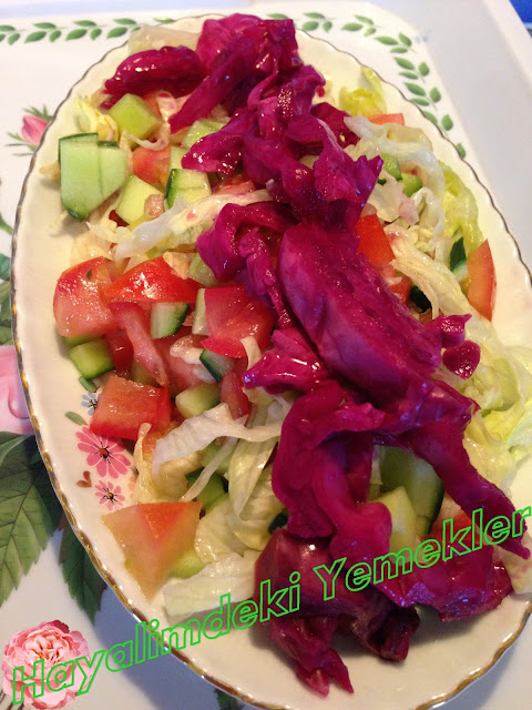 resimli Kırmızı Lahana Turşusu ile Salata tarifi