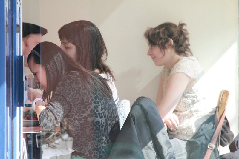 IMAGE: http://4.bp.blogspot.com/-ssLD41dPKgk/TYUVS0fBrjI/AAAAAAAAATg/XMnAkwpgiSA/s1600/IMG_1003.jpg