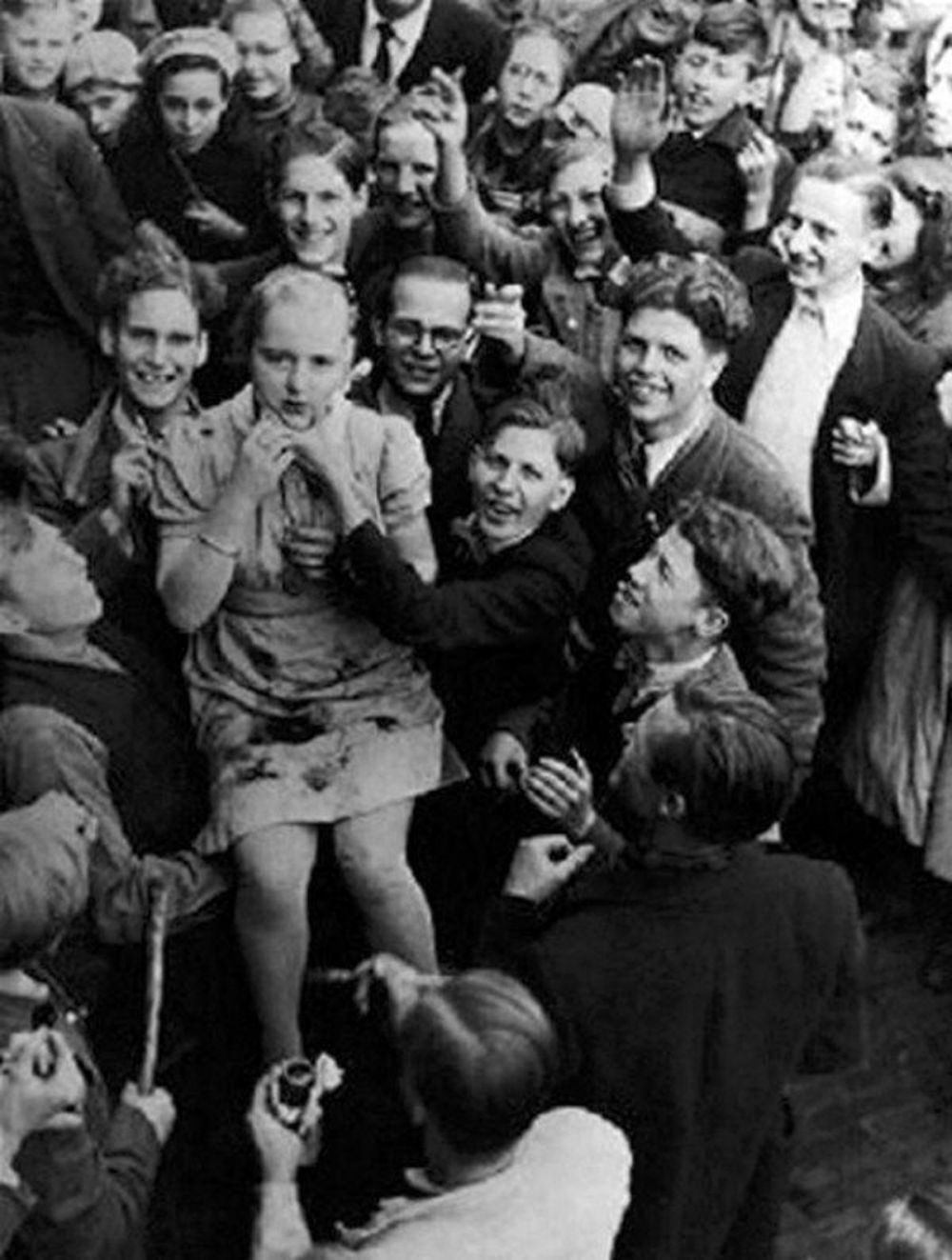 Shocking Photos Show How French Women Were Punished By Having Their Heads  Shaved Publicly For Collaborating With Nazis Vintage EverydaySexiezPix Web  Porn