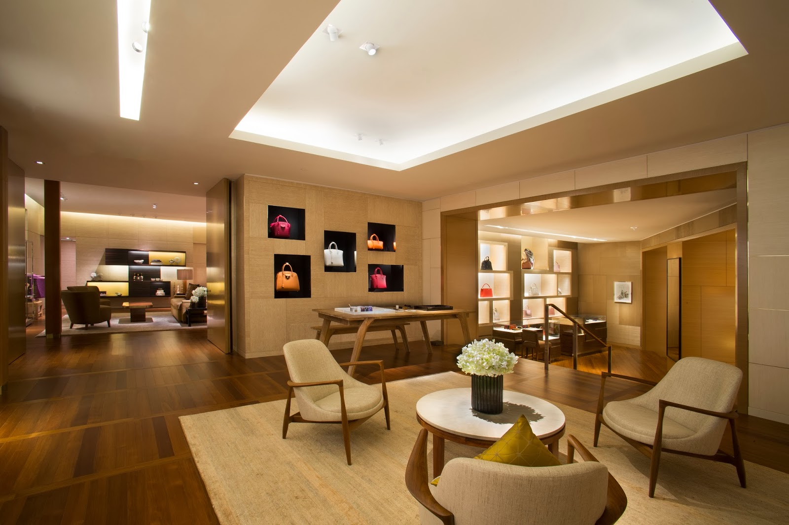 Discovering Le Monde de Louis Vuitton at Louis Vuitton Global Store