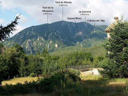 L'impressionant massís de Morou des del Mas de Sant Climent L'impressionant massís de Morou des del Mas de Sant Climent