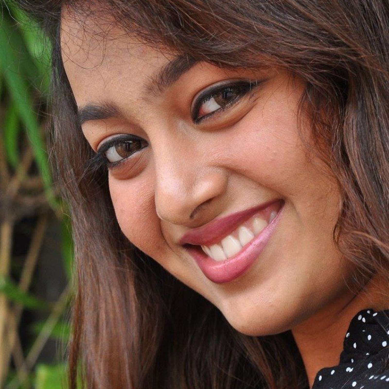 Actress Ester Noronha Exclusive Outdoor Photoshoot - Sareejem Actress