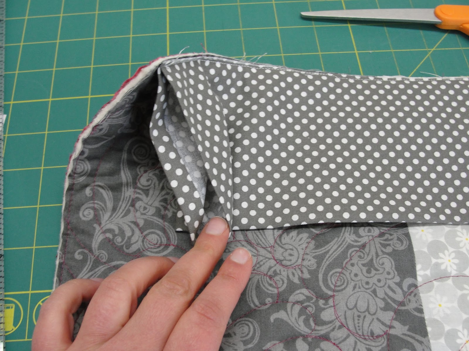 Stitchy Quilt Stuff How To Sew A Hanging Sleeve On A Quilt