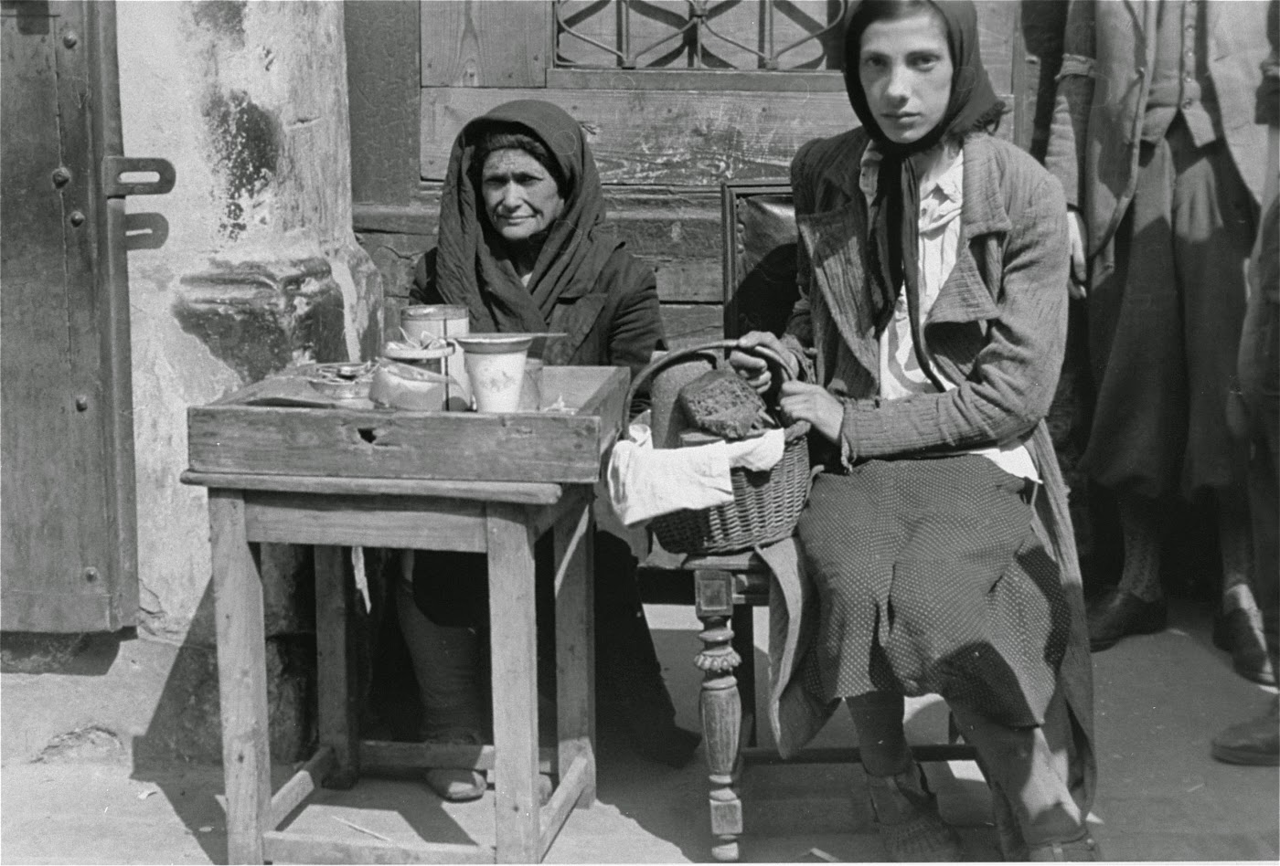 Jewish ghettos during ww2 picture