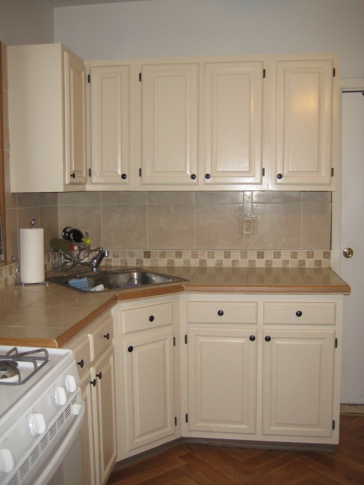 Kitchen cabinet knobs with backplates RustOleum CabiTransformations Quilters White