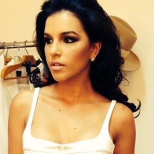 A atriz Mariana Rios dá suas dicas de styling A atriz Mariana Rios dá suas dicas de styling