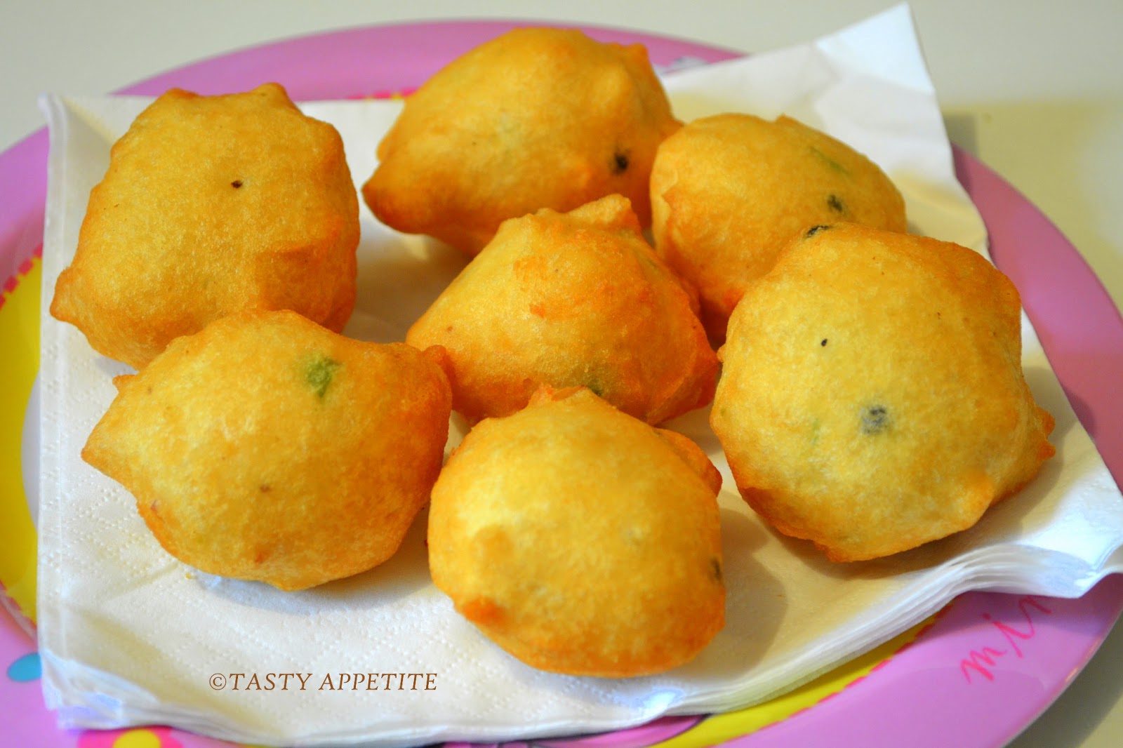 How to make Mysore Bonda ? / Ulundhu Bonda / Easy Snacks Recipes