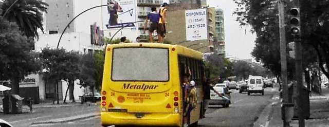 El bondi Canalla Transporte publico copado por hinchas de Rosario Central