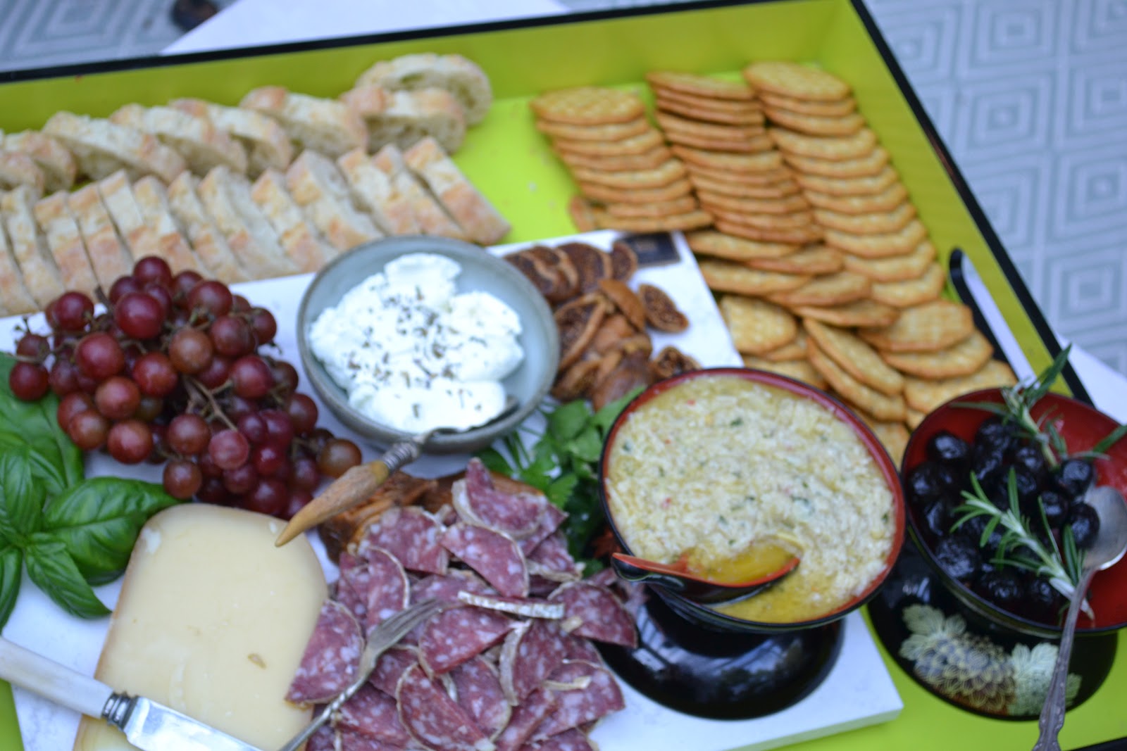 easy, stylish & delicious summer outdoor dinner party