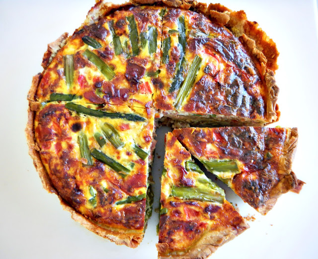 Bacon, asparagus, caramelized onions and tomato quiche Cherry on my