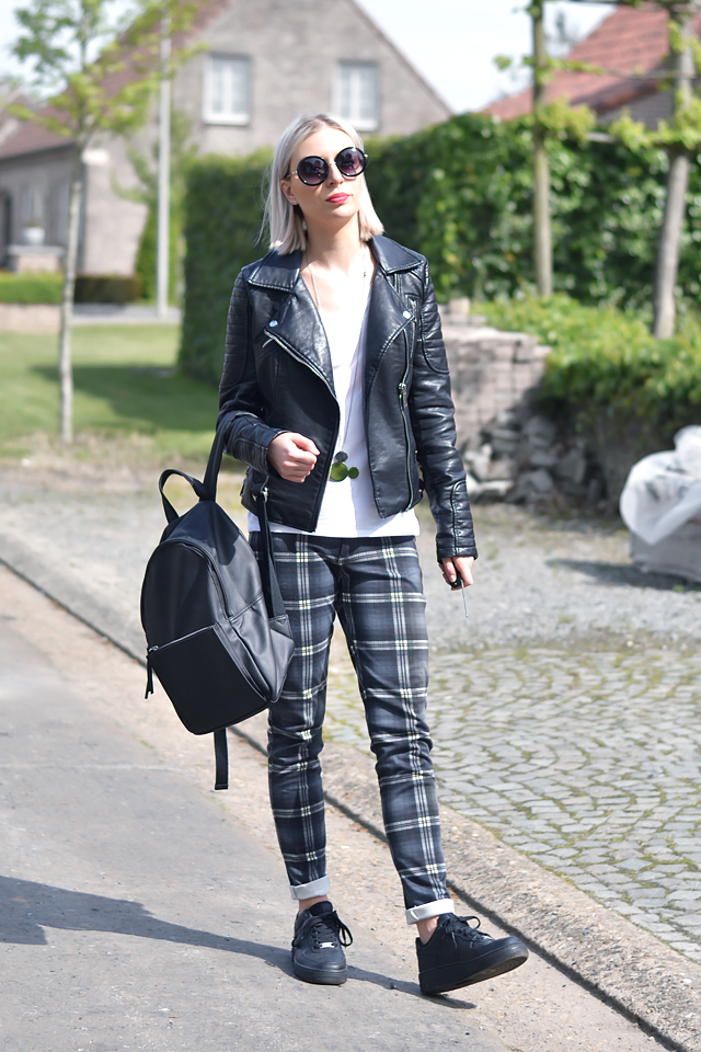 Outfit post of Belgian fashion blogger: Zara leather jacket, h&m divided, v neck, oversized white t-shirt, mango tartan trousers, nike aire force 1 sneakers black, mango leather backpack, primark round sunglasses, Twice as nice disney necklace, minimal Street style inspiration 2015