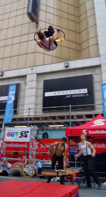 Scotiabank BuskerFest downtown Toronto 2014, Street Performers, performances, buskers, art, culture, festival, melanie.ps, the purple scarf, ontario, canada, eplilepsy, charity, entertainment, world,hat, fire, acrobats, music,