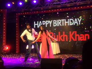 Shahrukh Khan teaches a fan to do his signature pose at his 50th birthday bash