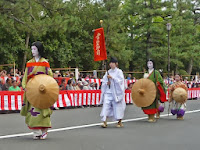 建礼門院の雑仕女の横笛。 建礼門院の雑仕女の横笛。