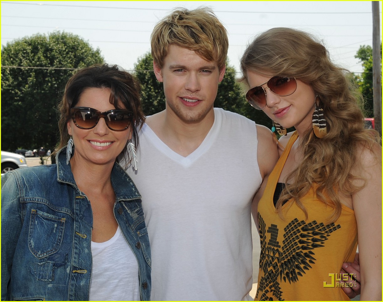 http://4.bp.blogspot.com/-t3DEOmMgBC0/Te_v1oIsVPI/AAAAAAAAOXc/tZHcBUifziM/s1600/taylor-swift-thelma-louise-01.jpg