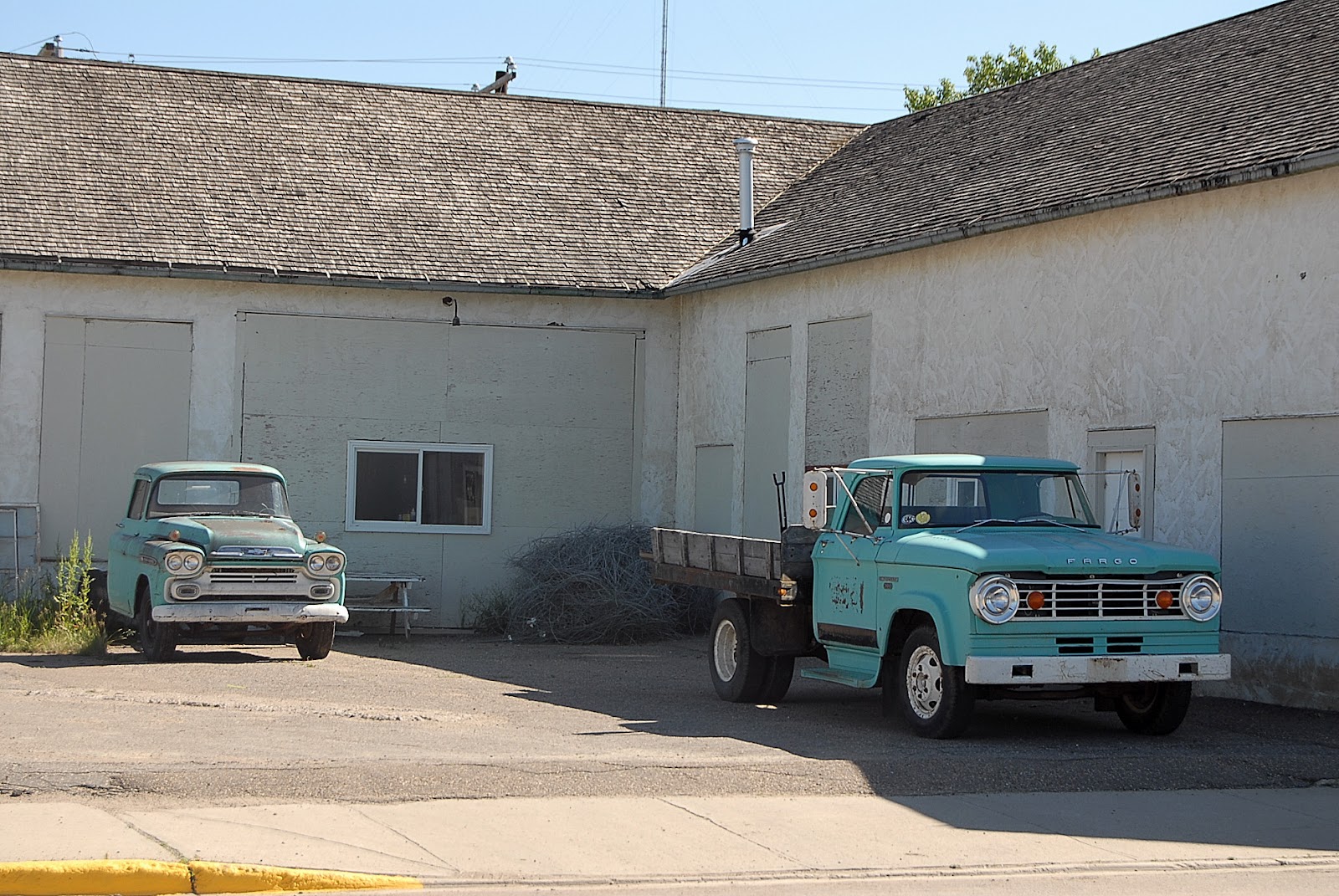 autoliterate Fargo Trucks, Canada Sky